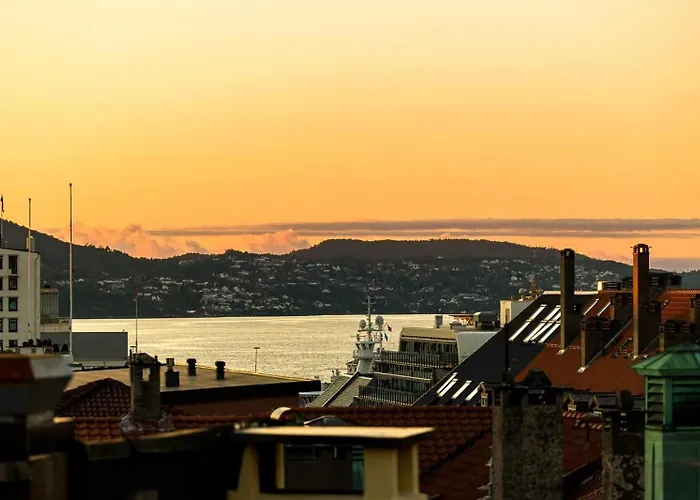 Torgalmenningen Town Square, Yet Quiet, Elevator In Building Апартаменты *